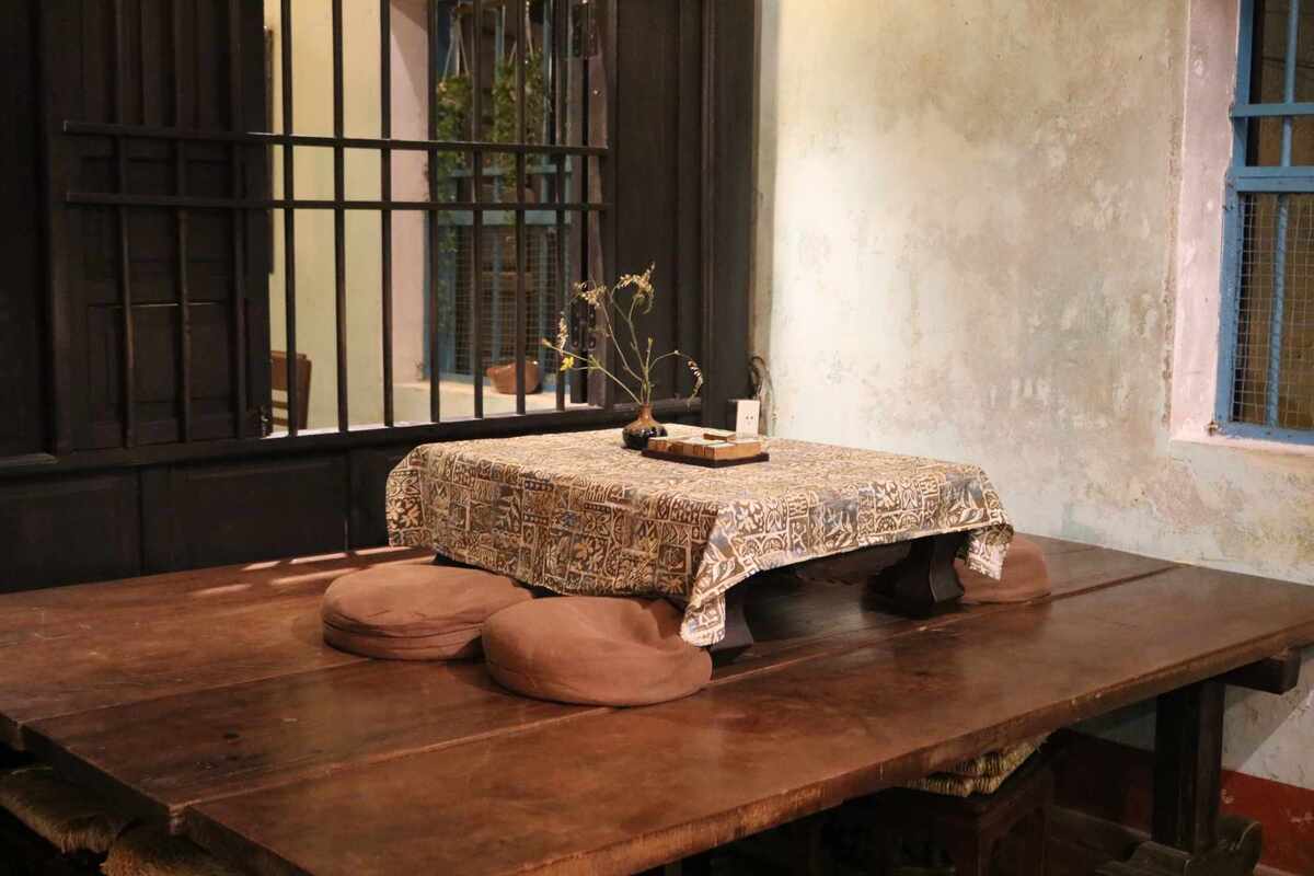 旧市街の一等地に構えるお土産店併設のカフェ