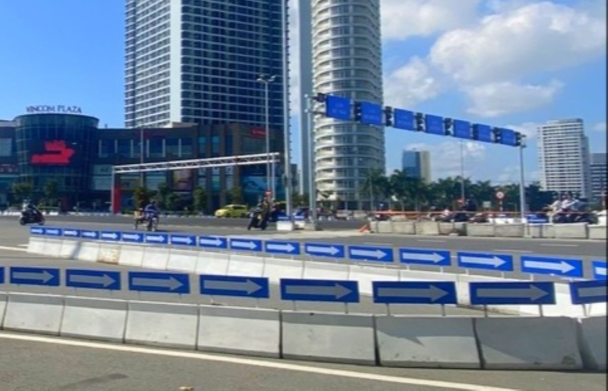 南側信号は片側7車線