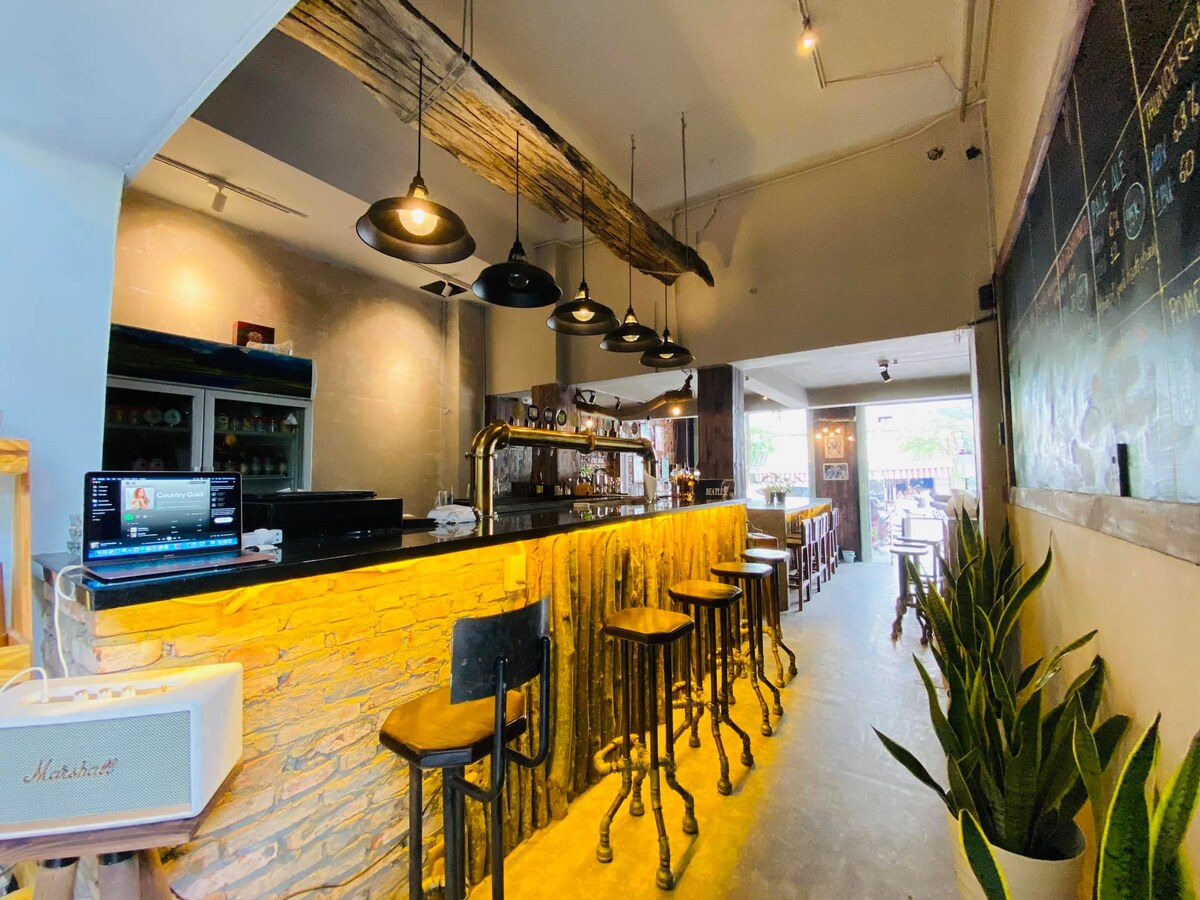 VAR Craft Beer ＆ Cocktail（バークラフトビア―）