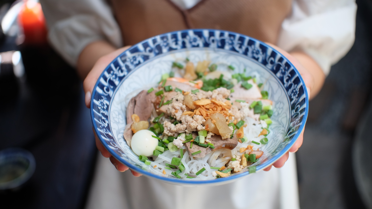 牛コツスープが身体に沁みるベトナム麺「フーティウ(Hu Tieu)」