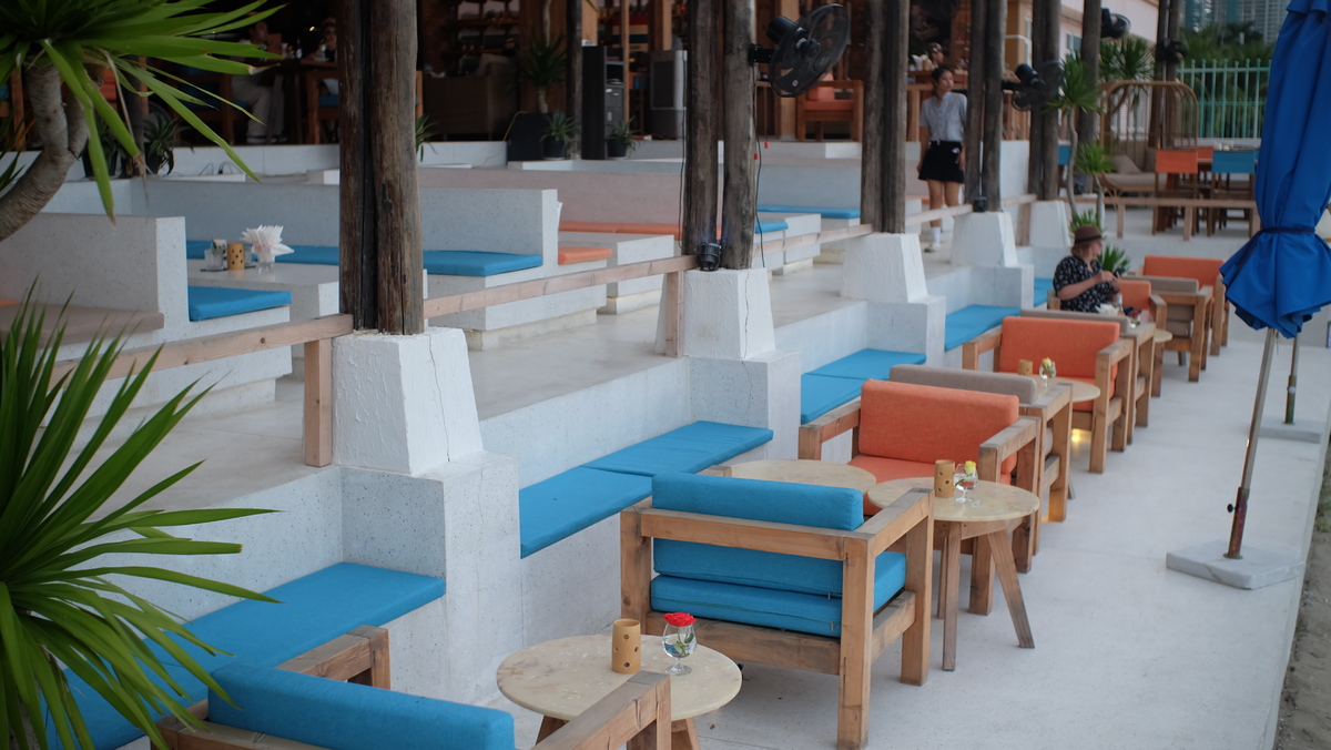 ラウンジビーチ(Lounge Beach Bar &amp; Restaurant)