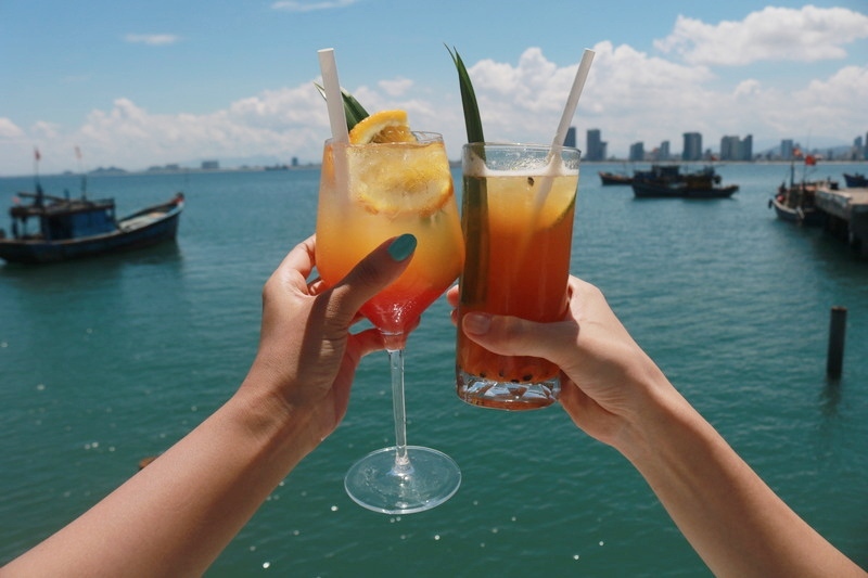 左：Summer sunset:60,000VND　右：Peach tea 50,000VND