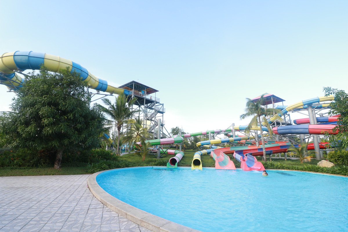 大人も子供も楽しめるウォータースライダー