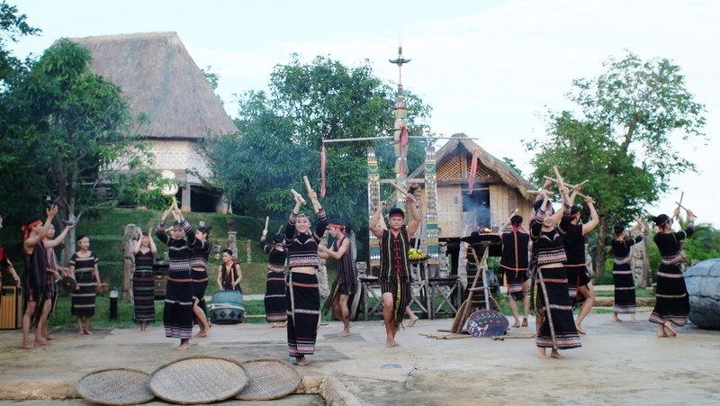 少数民族のダンスのショー