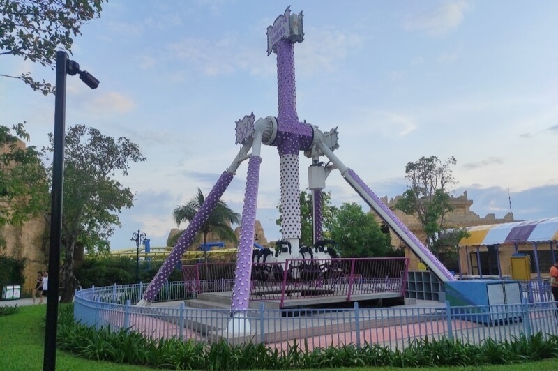 フリスビー系やアップダウン系などの遊具があります