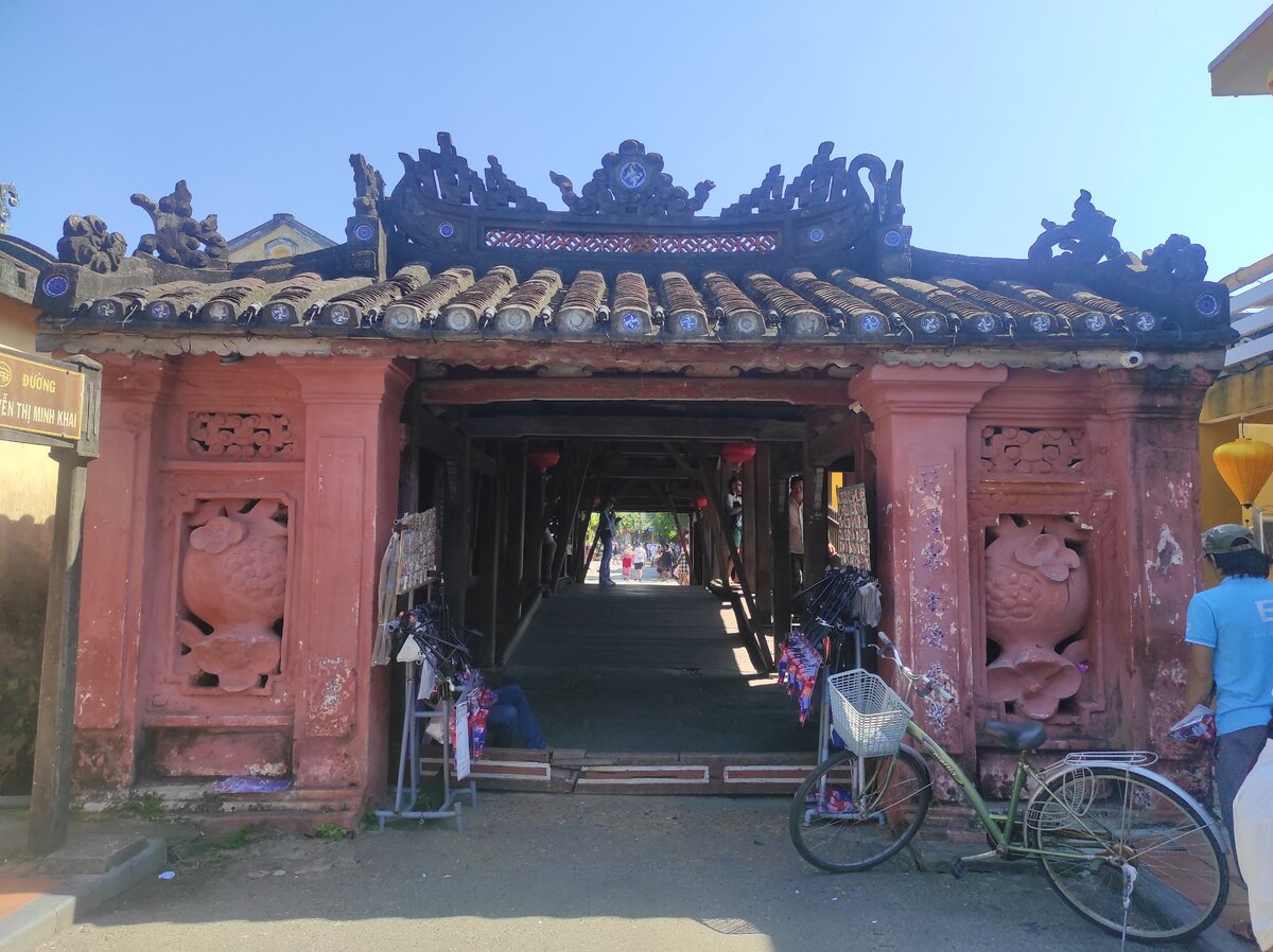 グエンティミンカイ通り(旧日本人街エリア)から見た橋
