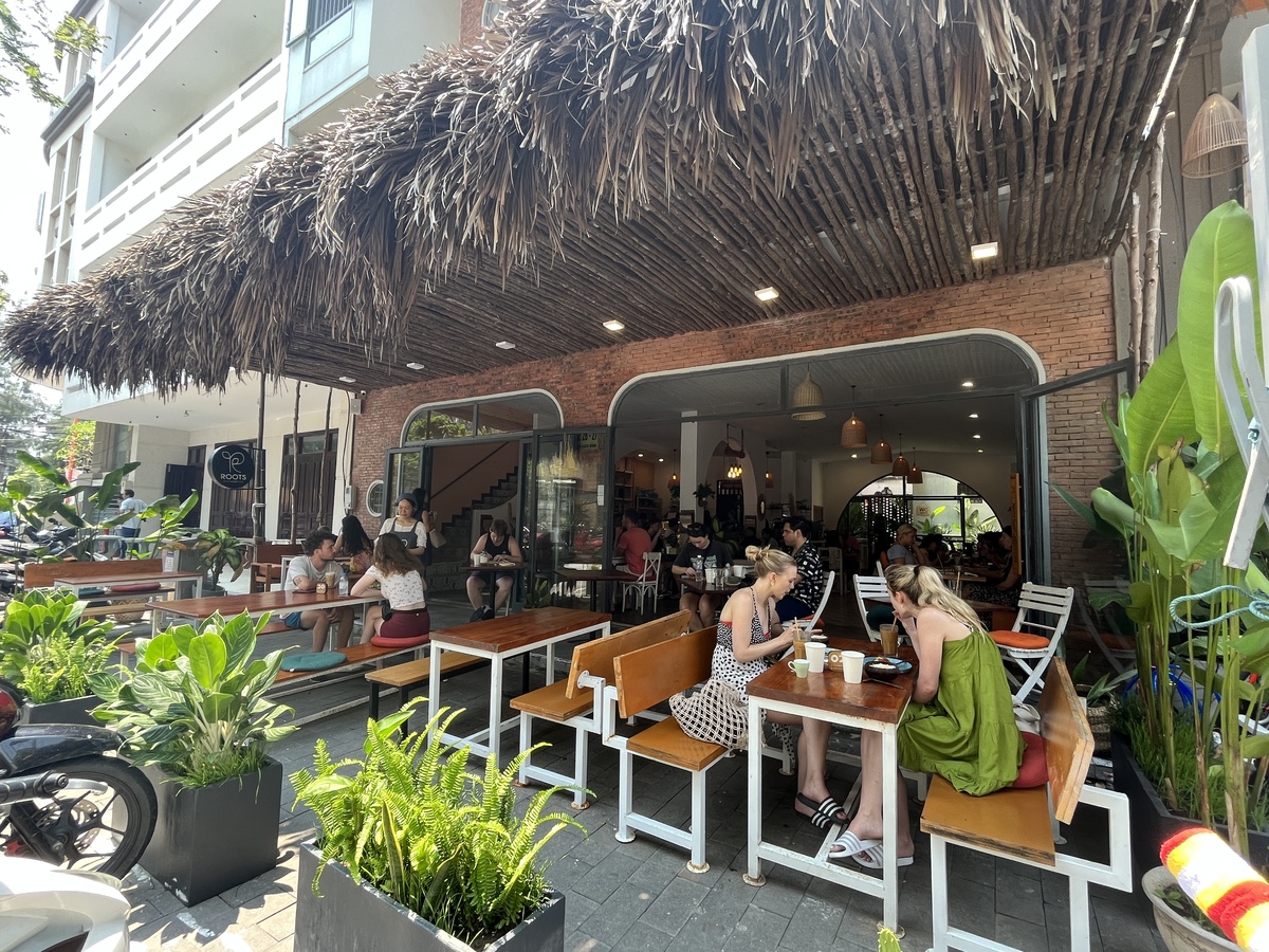 Roots Plant-based Cafe(移転オープン)