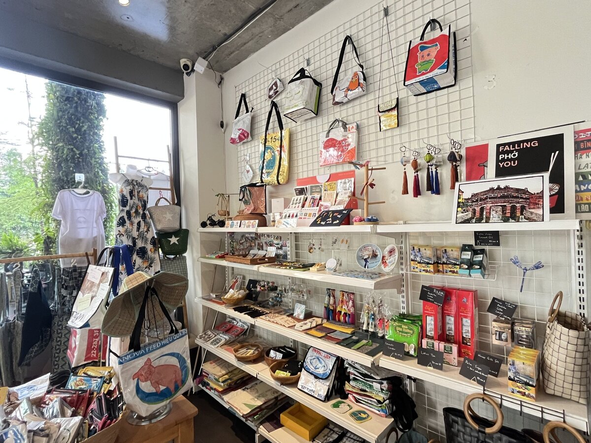 ベトナムグッズが手に入るお土産ブースも完備