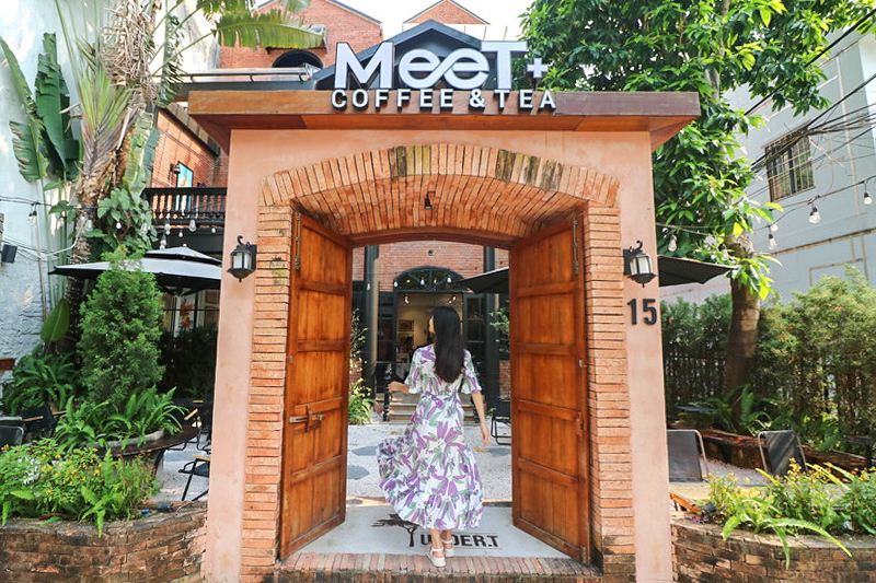 住宅街にオープンした落ち着いた雰囲気の洋風カフェ