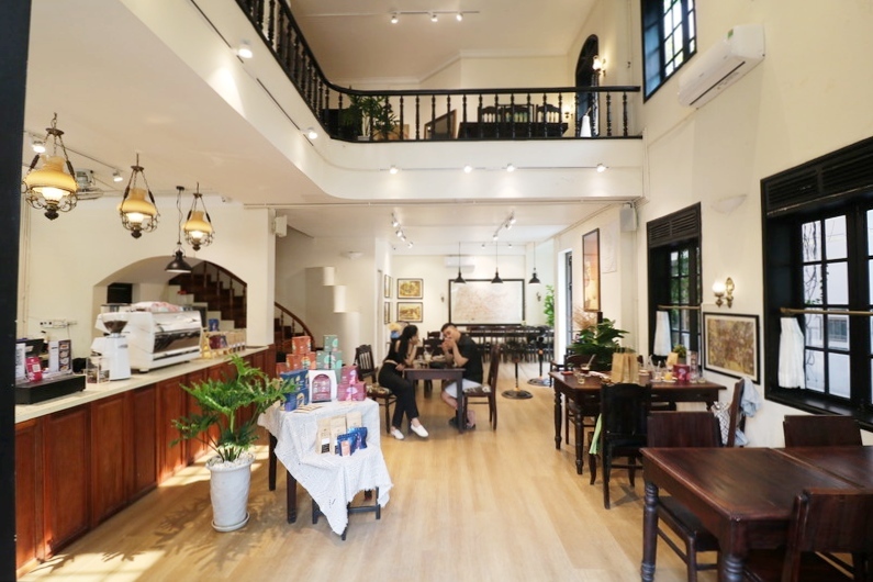 入口１階、２階の雰囲気