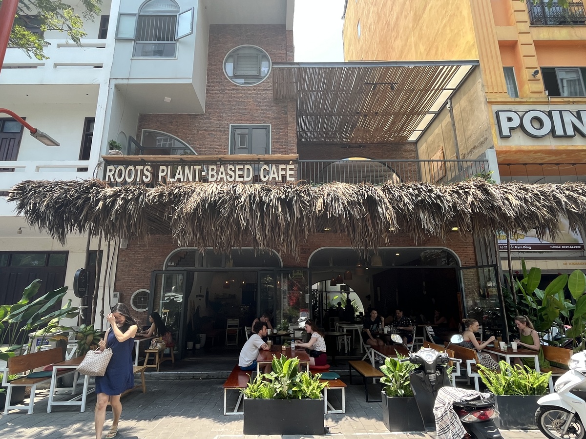 ダナン海沿いのヘルシー人気ベジタリアンレストラン＆カフェRoots