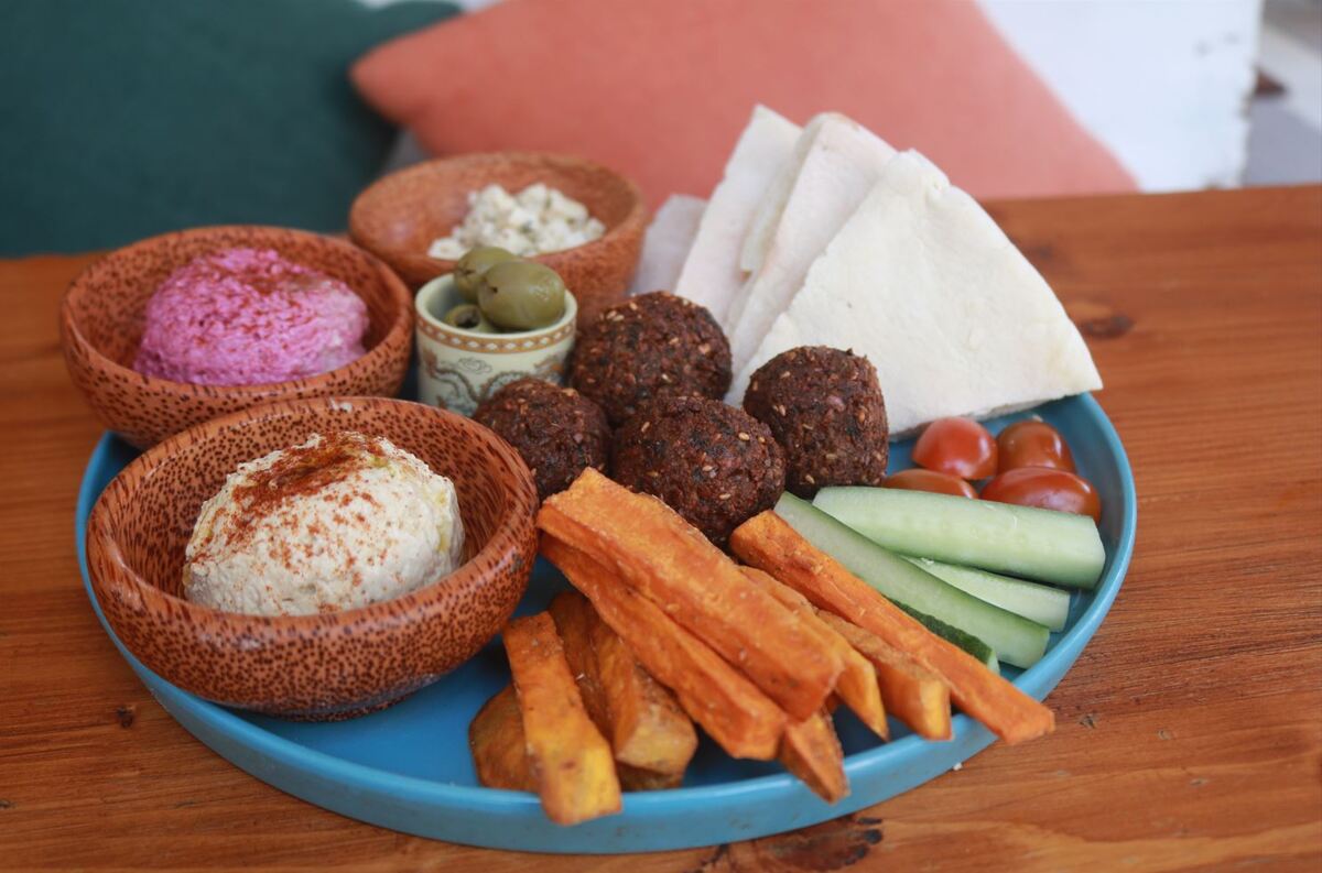 大人数でつまみたいならMezze Platter100,000VND