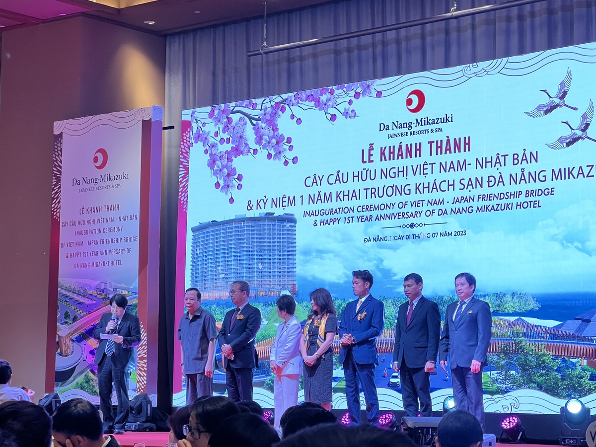 来賓の方々からのご挨拶