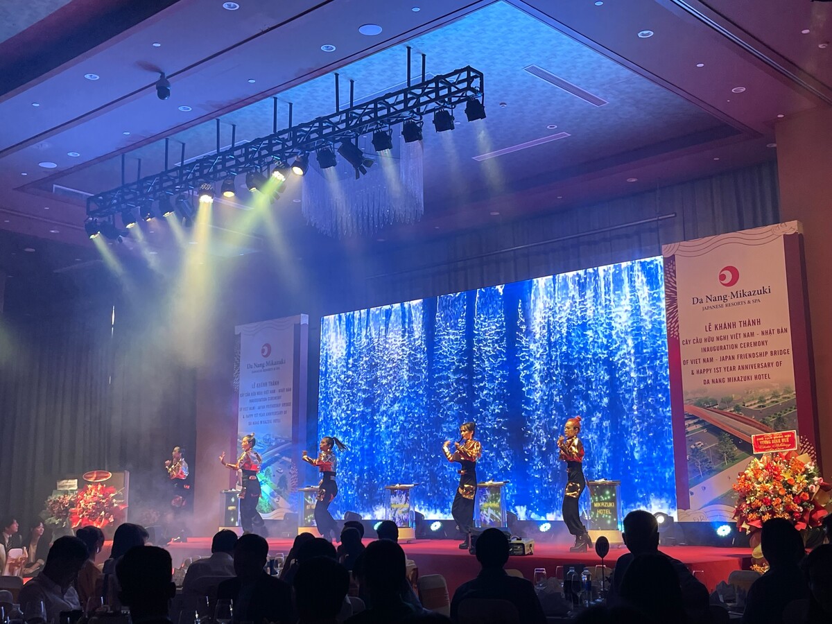 セレモニーでのパフォーマンス