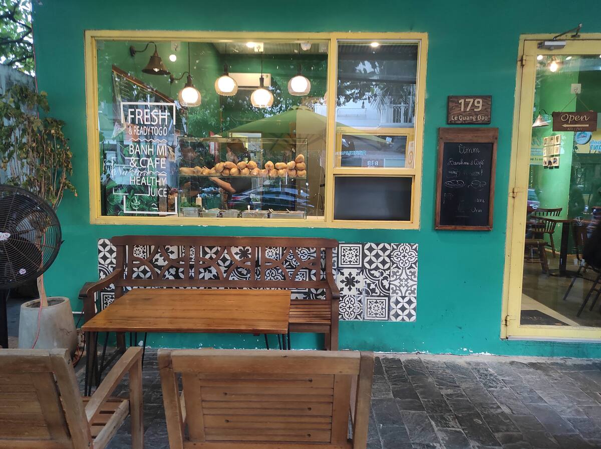 Ùmm - Bánh Mì &amp; Cafe(ウームバインミー)