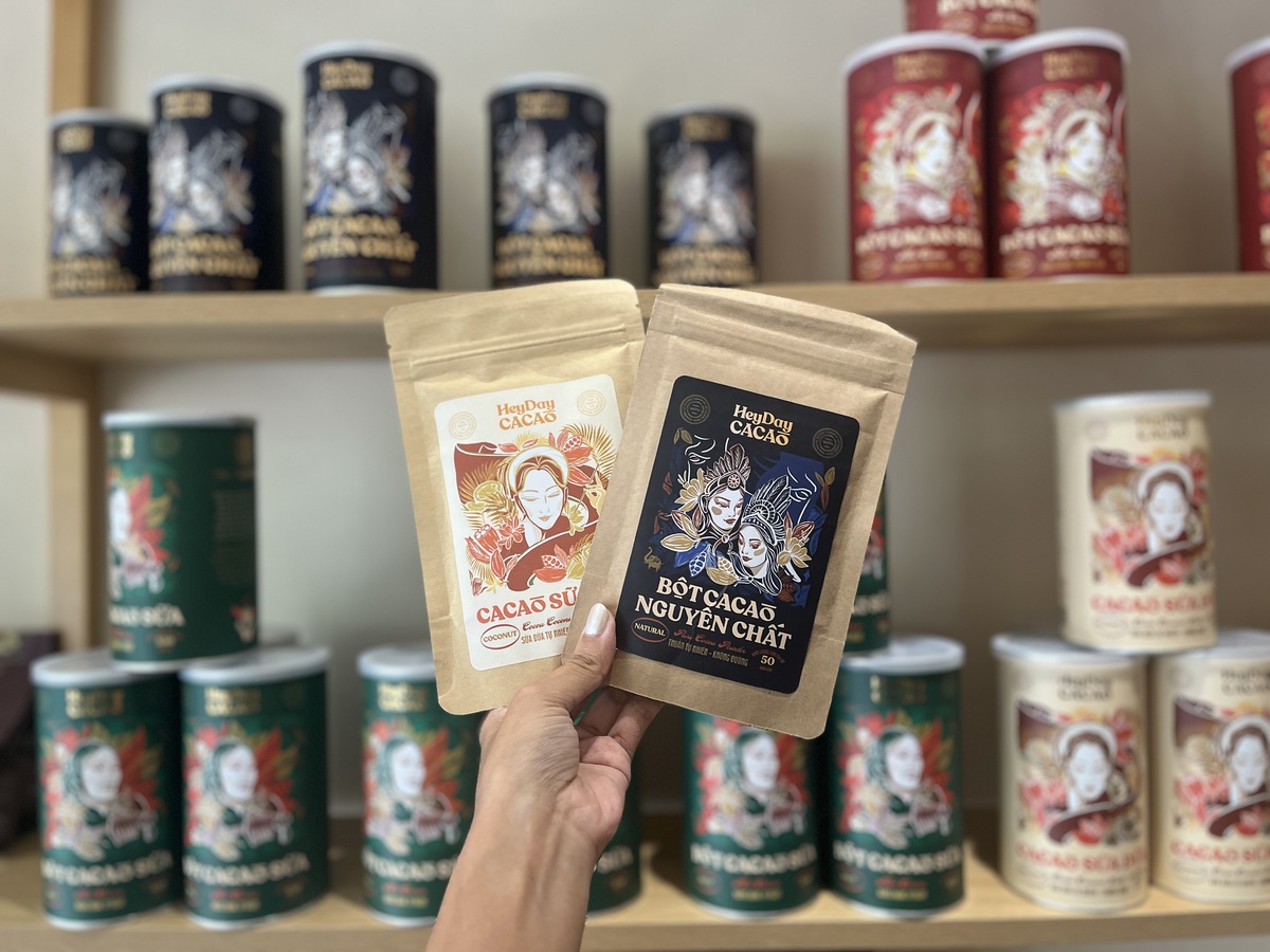 カカオパウダー缶(200gr)：135,000VND～168,000VND 小袋タイプもありお土産にもちょうどいいサイズ感が嬉しい