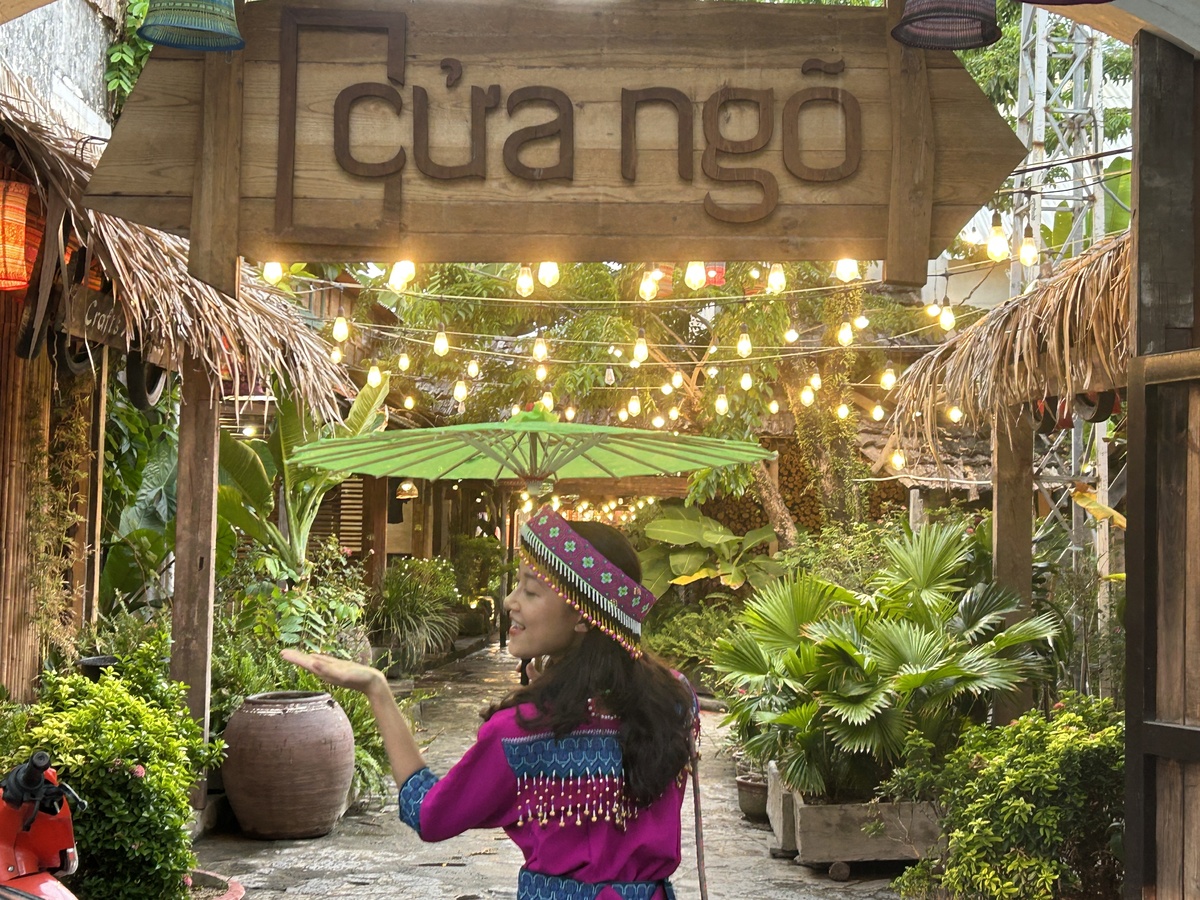 古民家風カフェ「Cua Ngo Cafe」で少数民族衣装レンタル体験してみた