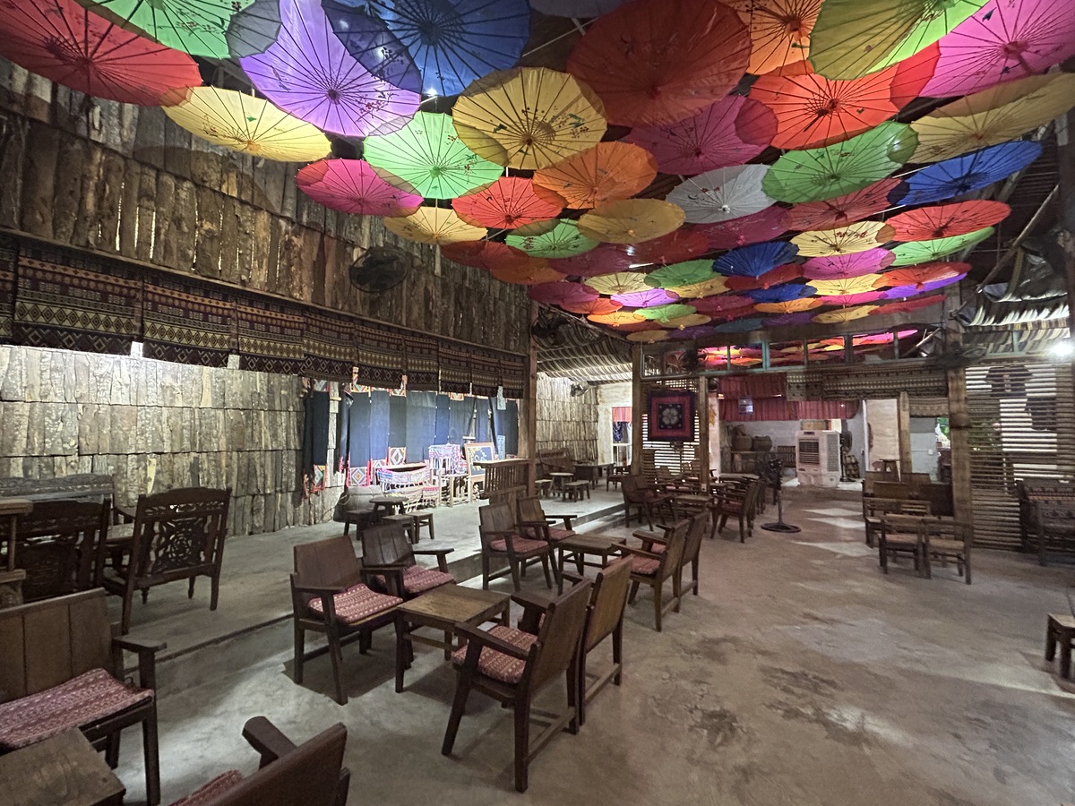 中は超巨大で席数はなんと400席以上の大型店舗