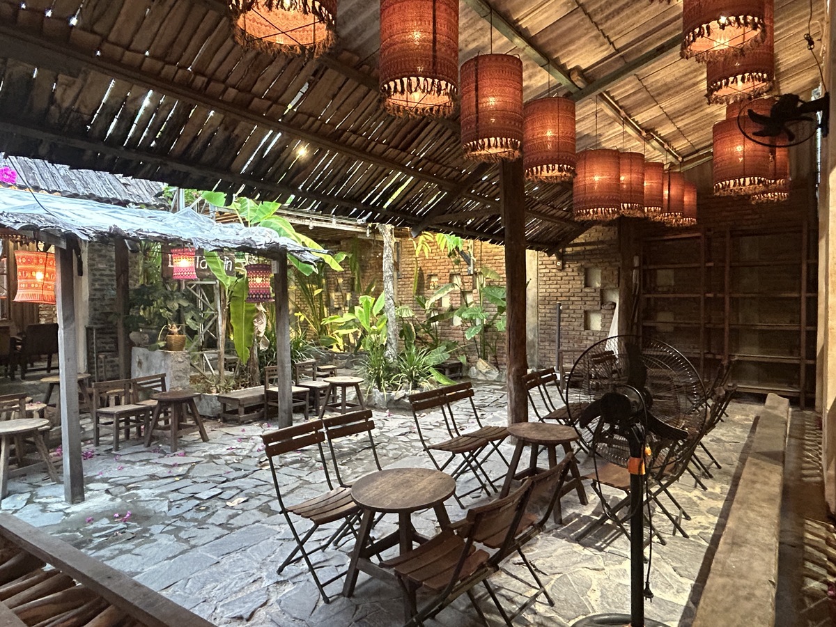 中は超巨大で席数はなんと400席以上の大型店舗