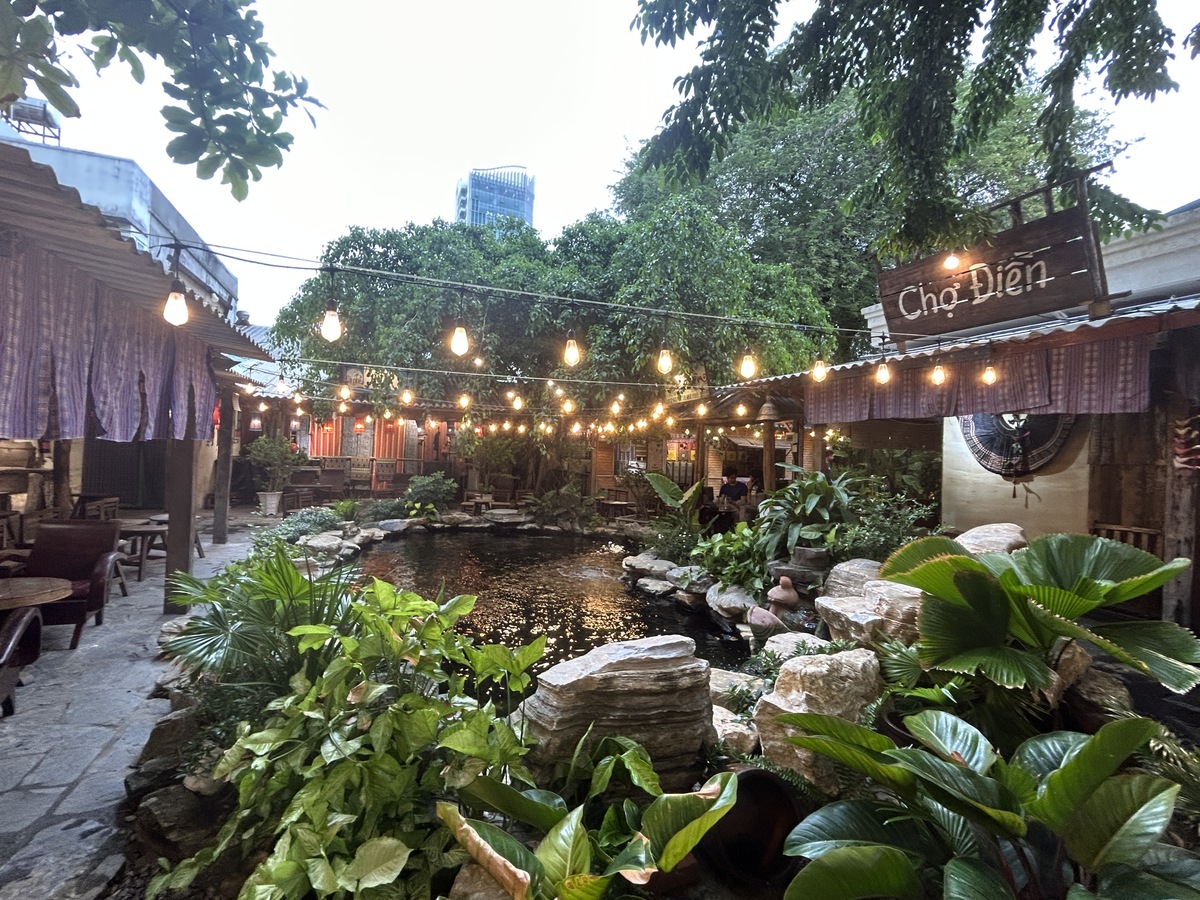 中は超巨大で席数はなんと400席以上の大型店舗