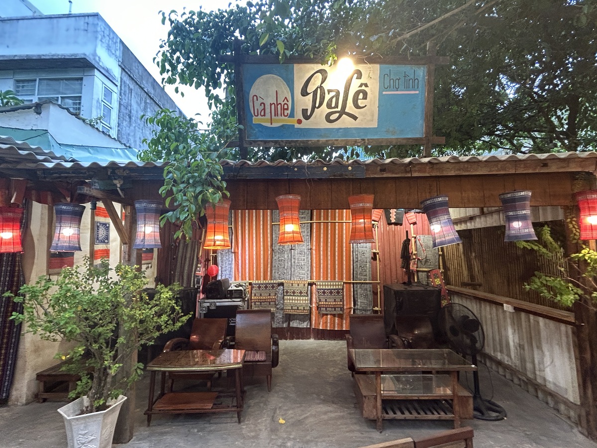 中は超巨大で席数はなんと400席以上の大型店舗