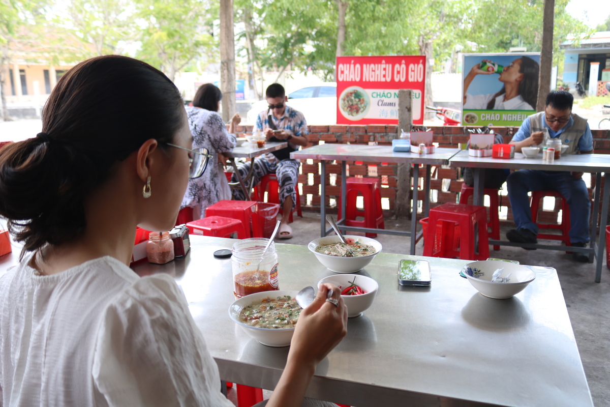 Cháo nghêu Cô Gió