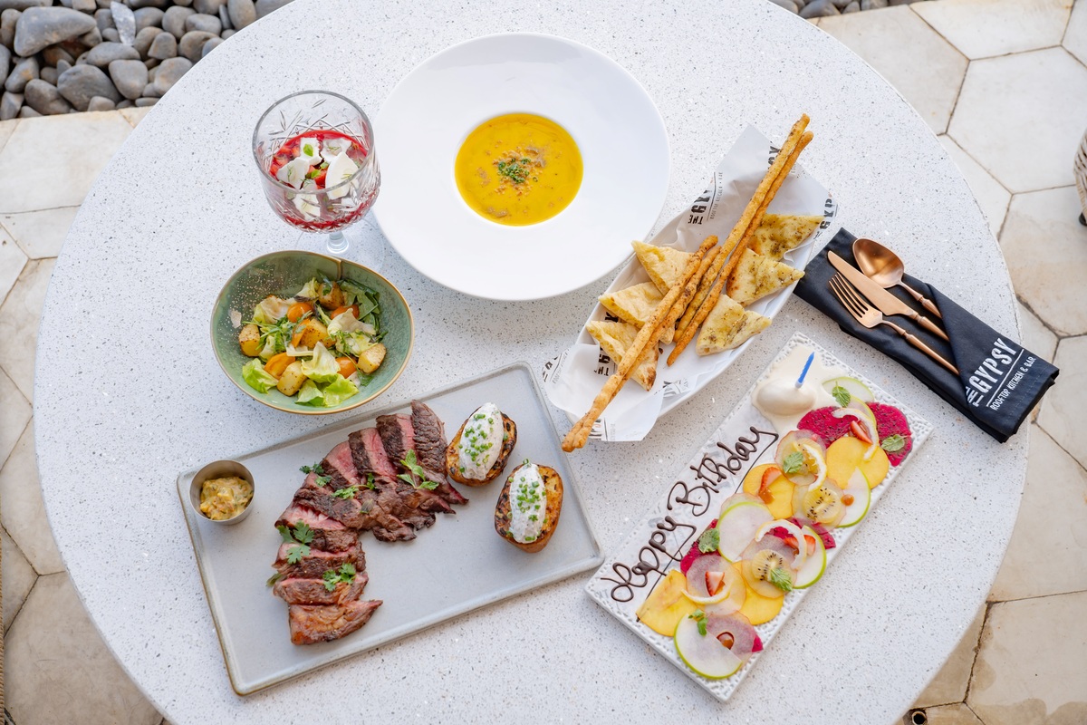 ニューオリエンタルホテルの屋上に位置するThe gypsy(ザ・ジプシー)