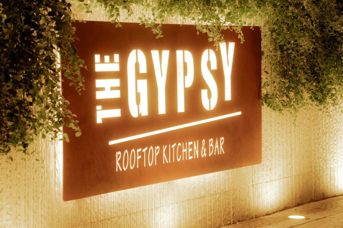 ニューオリエンタルホテルの屋上に位置するThe gypsy(ザ・ジプシー)