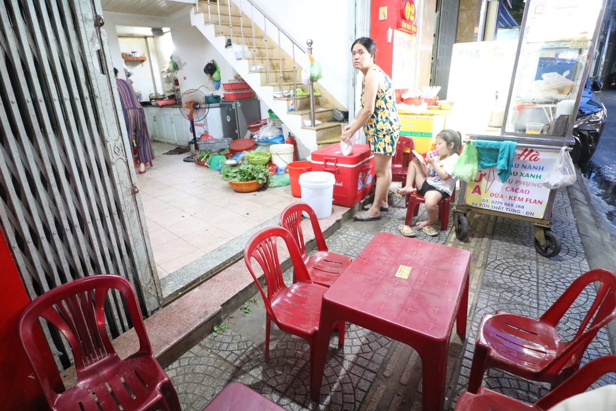 自宅の前をお店にしてオープンしている歩道のお店