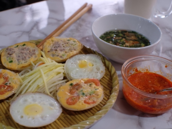 Bánh căn (バインカン)