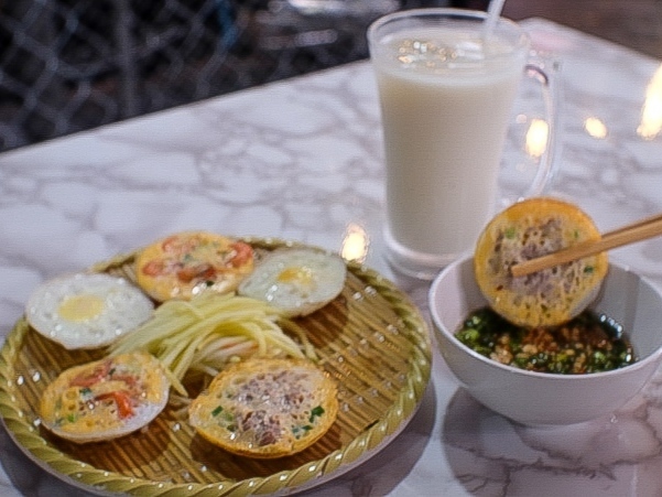 Bánh căn (バインカン)