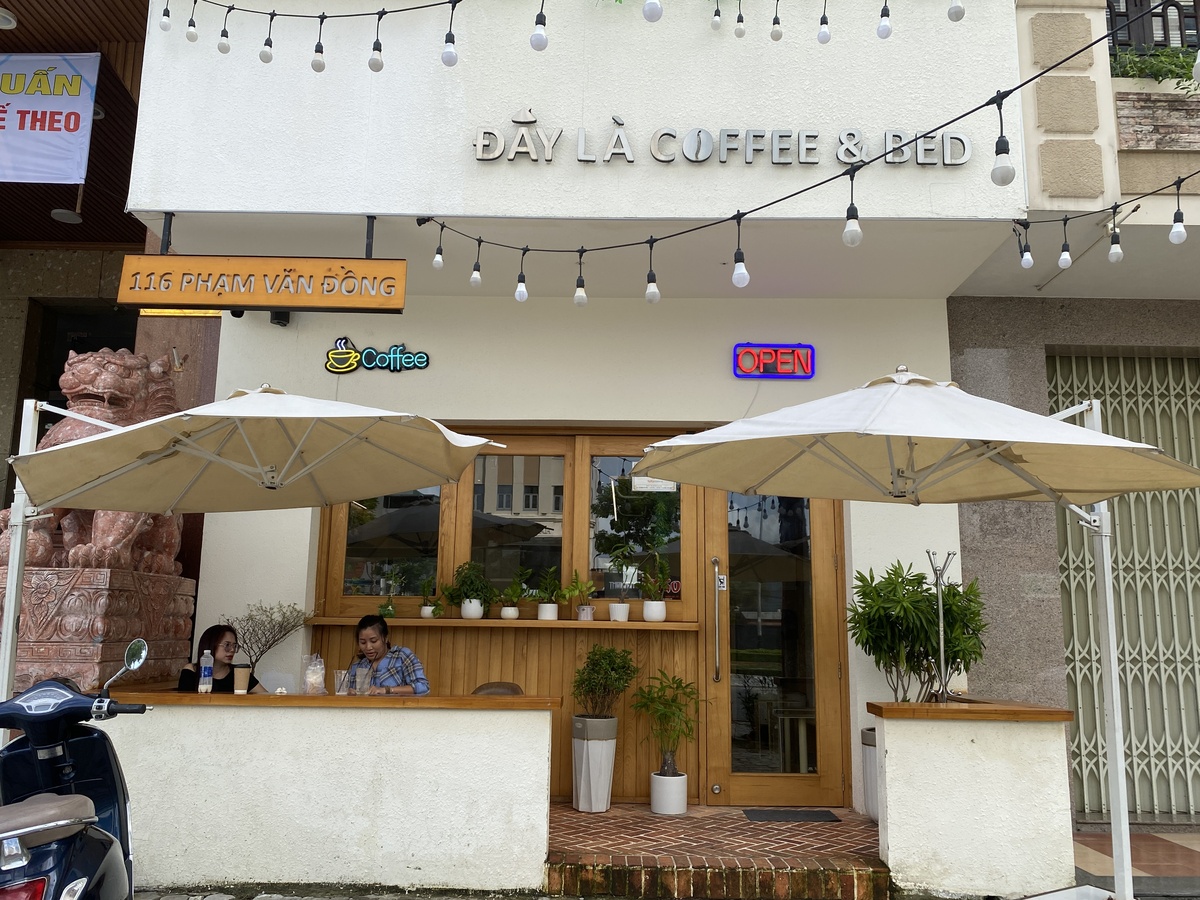 夜23時まで営業のベッドとシャワー室付きカフェ