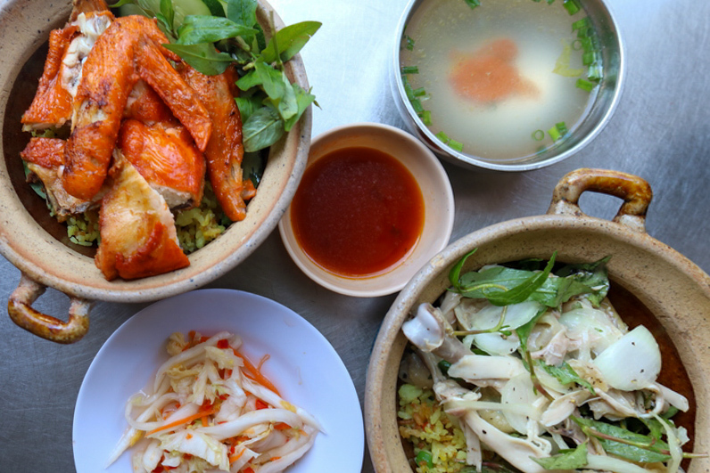 安くて美味しいチキンライス「コムガー」