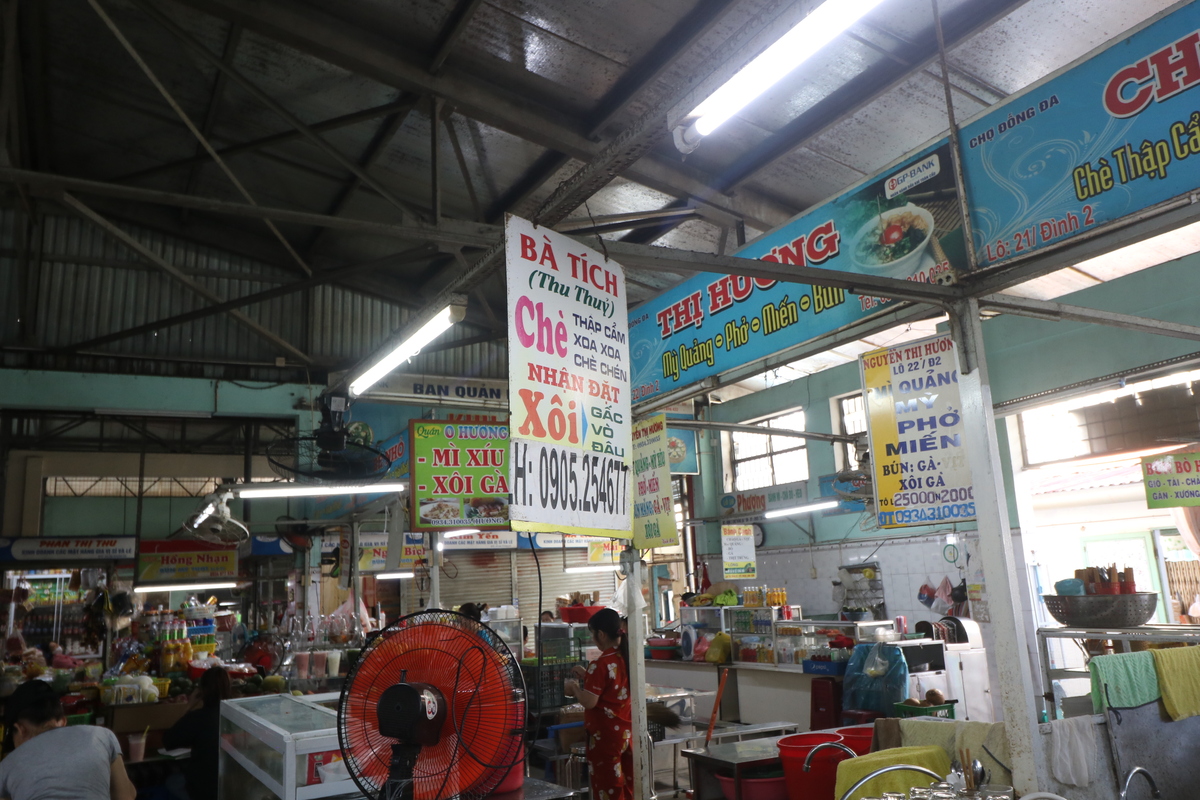 チェーとおこわを販売しているお店で、地元の人がおやつを食べに良く訪れます