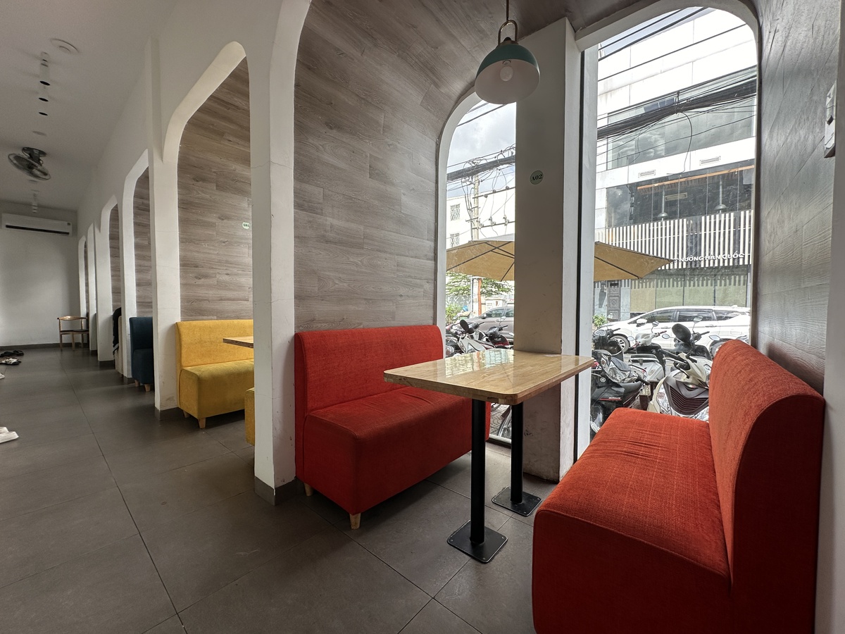 ソファ席の半個室