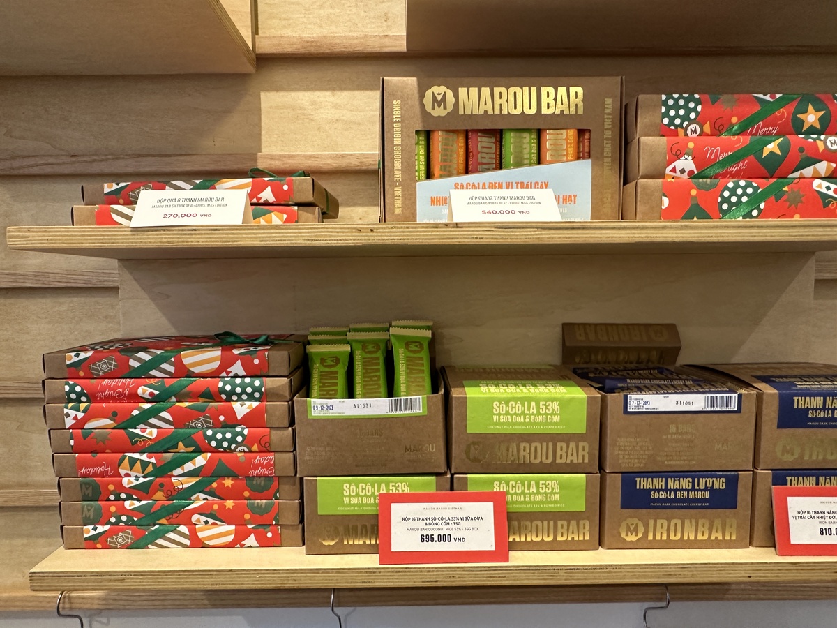 ザクザク食感のライスパフが入ったプロテインやチョコレートバー│６つで270,000VND～