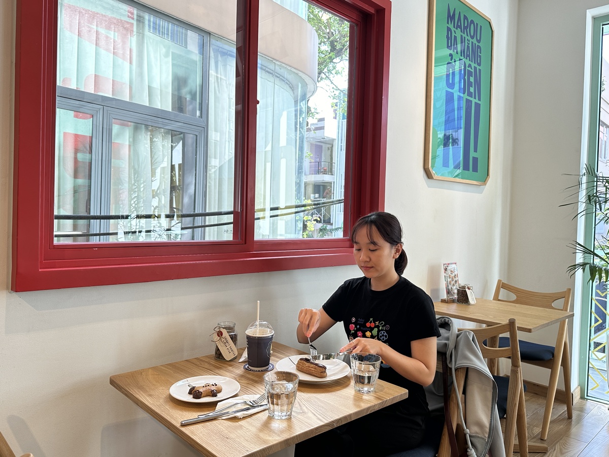 シンプルな店内は混んでなければ勉強や本を読むのにもピッタリなスペース