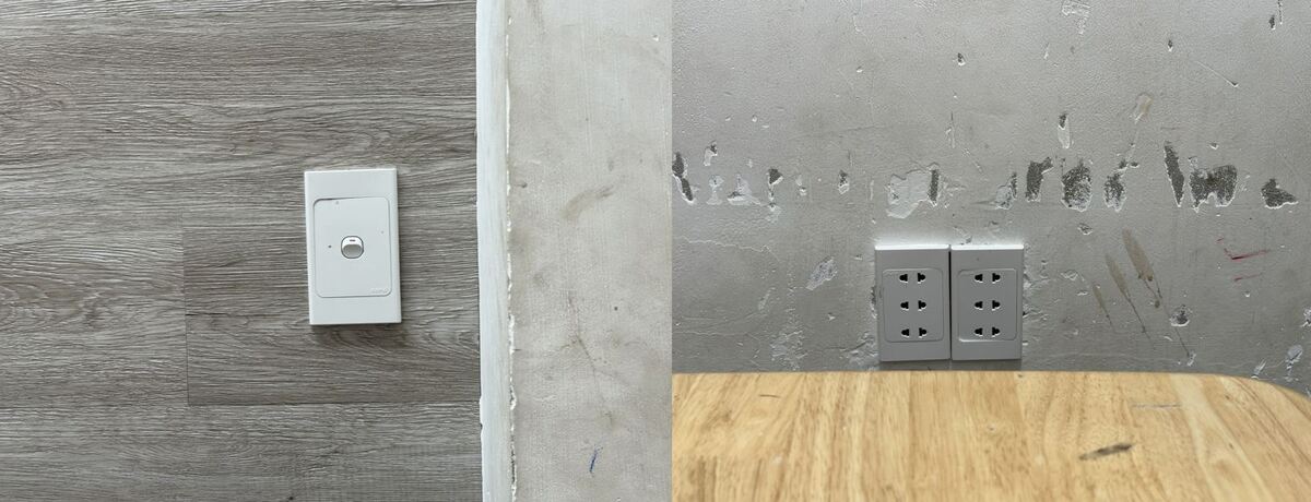 個室ブース内のコンセントと電気のボタン