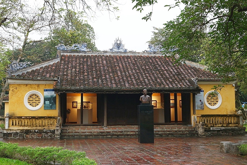 敷地内の一番端に位置する平屋の一棟がHam Nghi帝専用の展示室になっている。