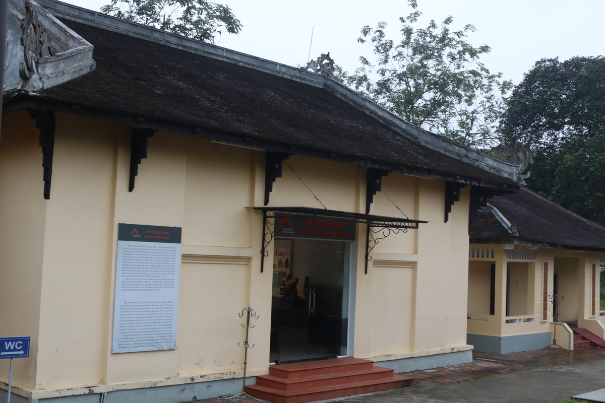 ロンアン宮殿の横にあるチャンパについての展示室の建物。