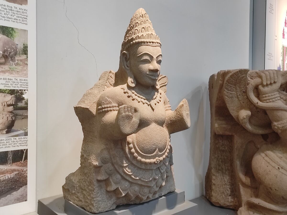 Kinnaraの像＠ビンディン省タップマーン遺跡