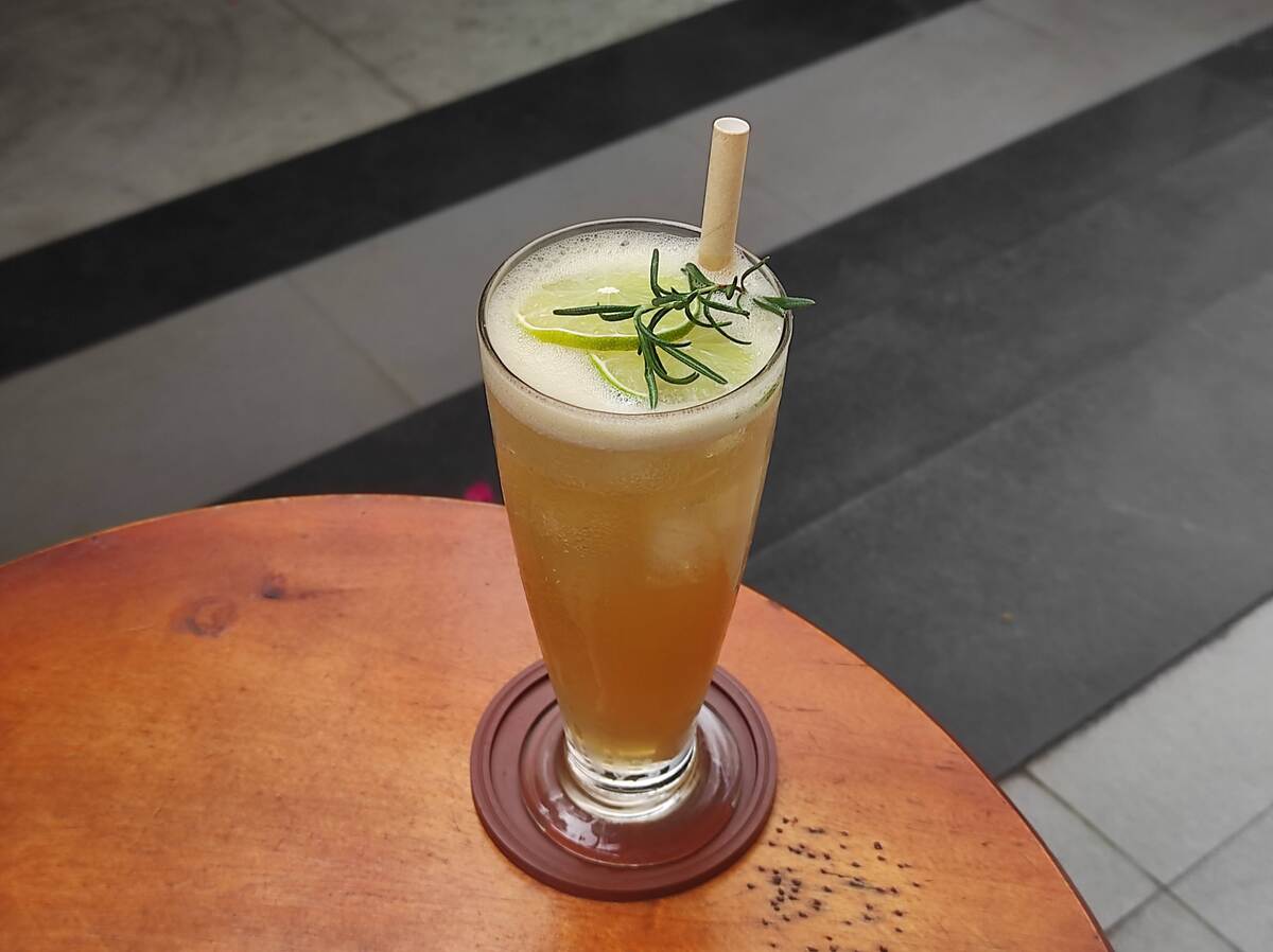 ミントレモンティーは、レモンの絞り方までこだわった夏にピッタリの一杯