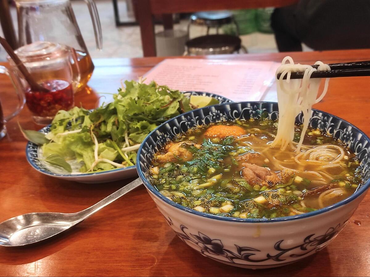 Bún bò huế（ブンボ―フエ）