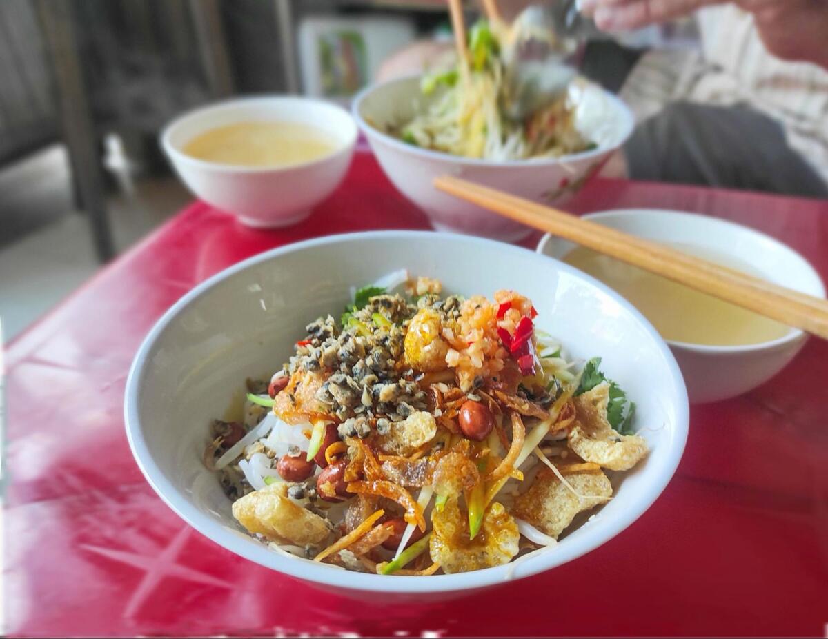 Cơm hến（コムヘン）