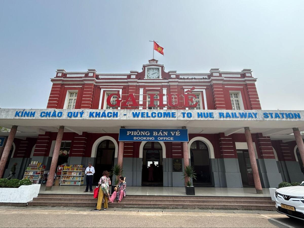 住所：Ga Huế (2 Bùi Thị Xuân, Vinh Ninh, Huế)