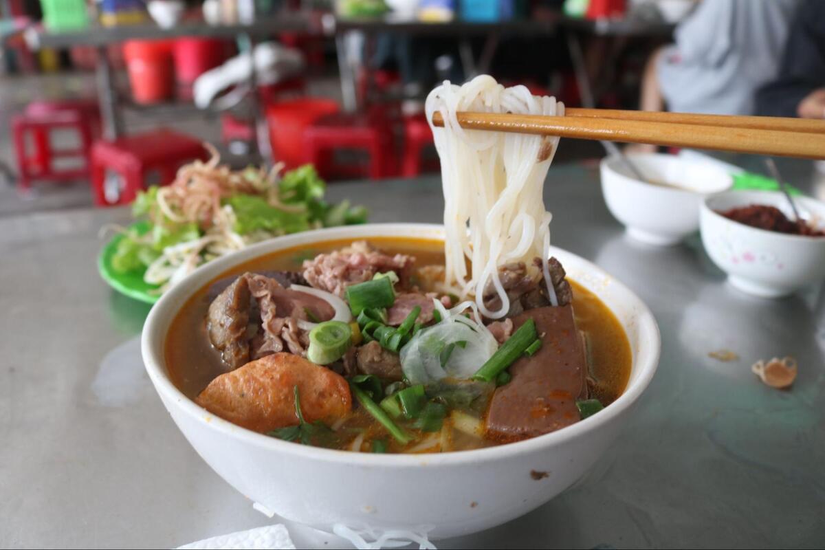 住所：Bún bò bà Tuyết (47 Nguyễn Công Trứ, Phú Hội, Huế)