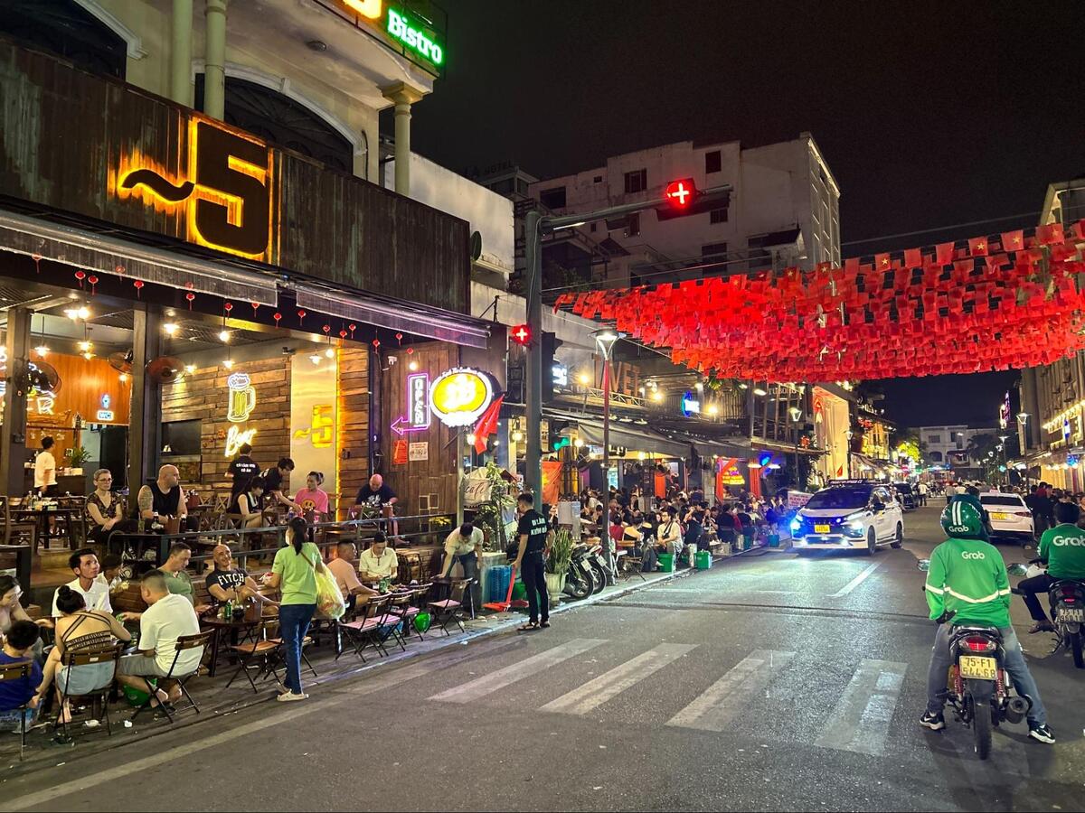 住所：Huong Giang Hotel Resort &amp; Spaの前のエリア