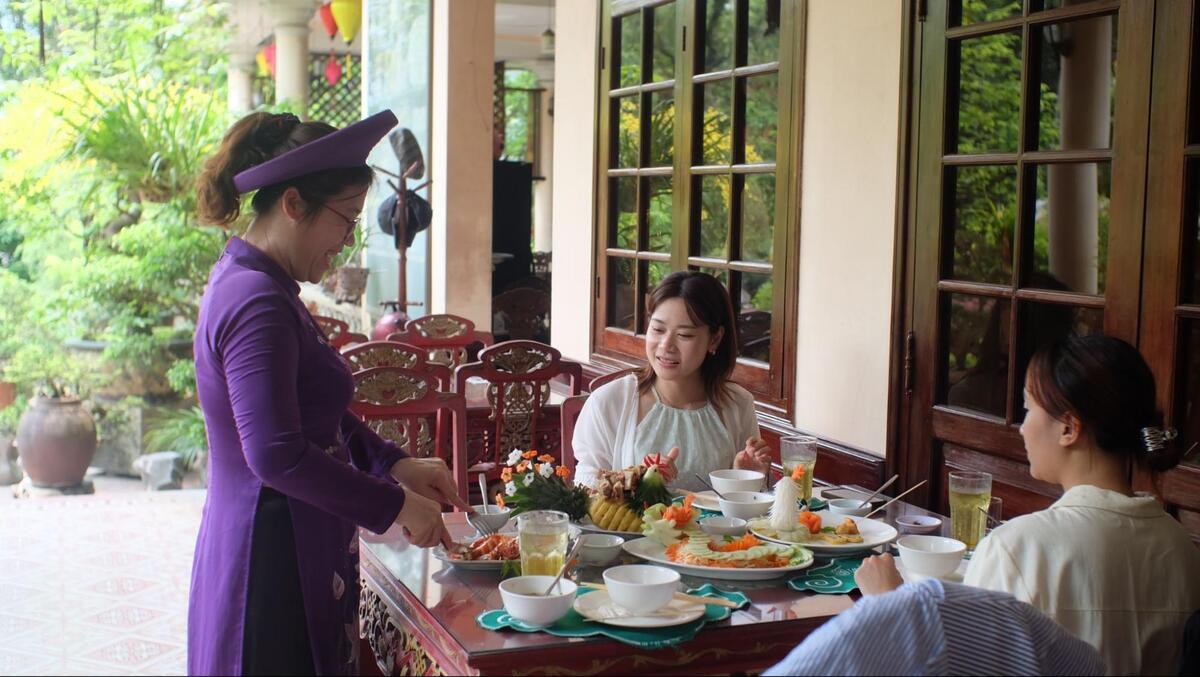 住所：Tịnh Gia Viên (7/28 Lê Thánh Tôn, Phú Hậu, Huế)