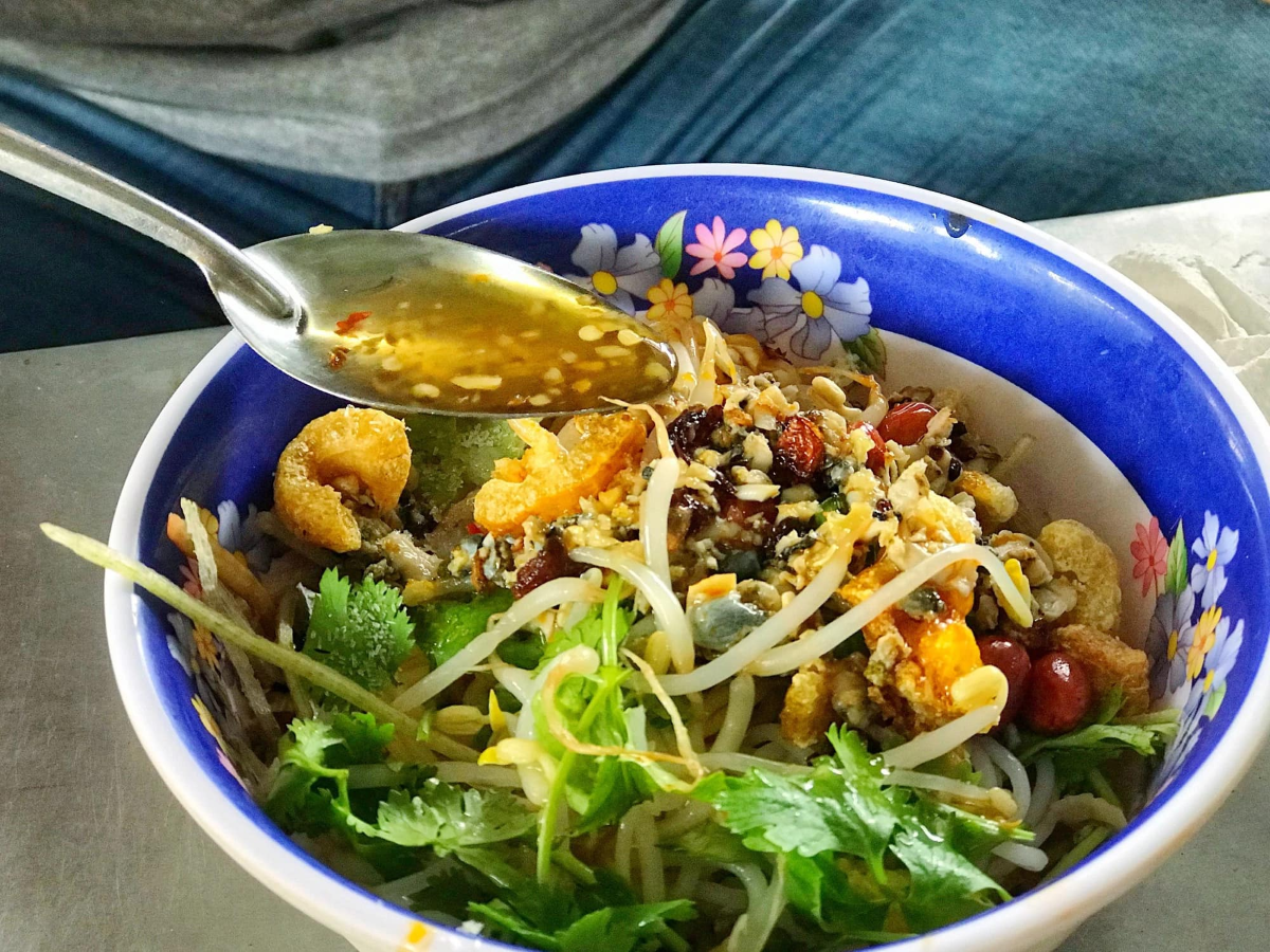 Cơm hến Hoa Đông (コム ヘン ホア ドン)