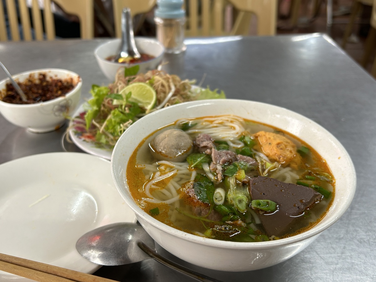 Quán Cẩm - Bún Bò Huế（クアンカム）